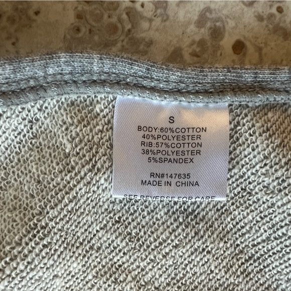 NWT Romeo & Juliet Light Heather Gray Distressed Sweatshirt, size Small - Picture 10 of 13